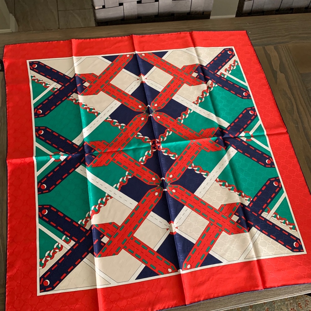 NEW GUCCI SCARF 90X90 100% SILK MADE IN ITALY - Picture 3 of 8